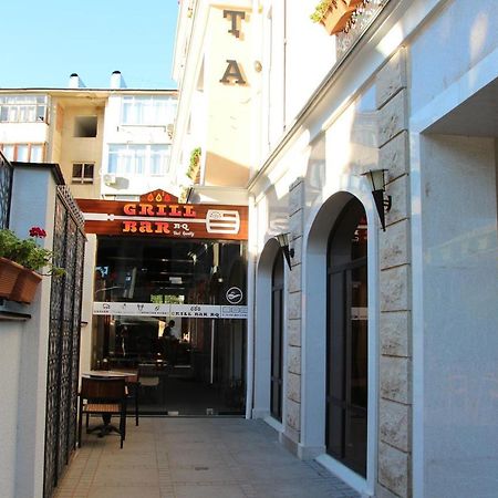 Leon Boutique Hotel Sukhumi Bagian luar foto