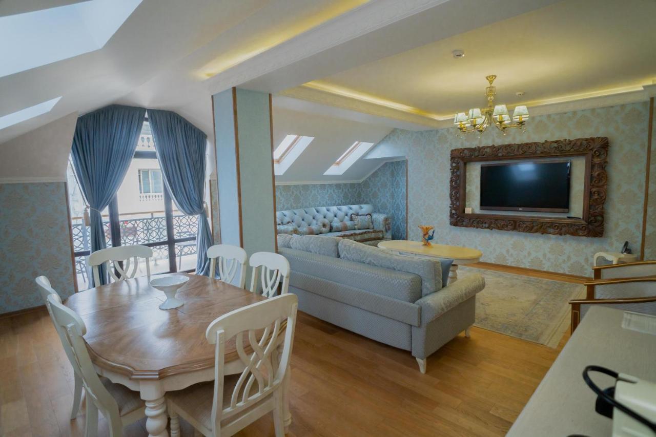Leon Boutique Hotel Sukhumi Bagian luar foto