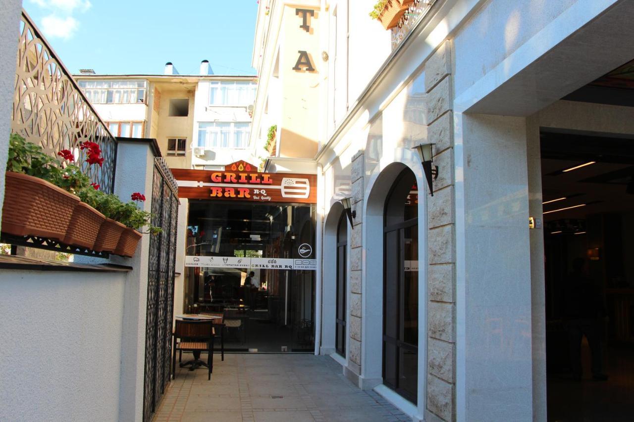 Leon Boutique Hotel Sukhumi Bagian luar foto