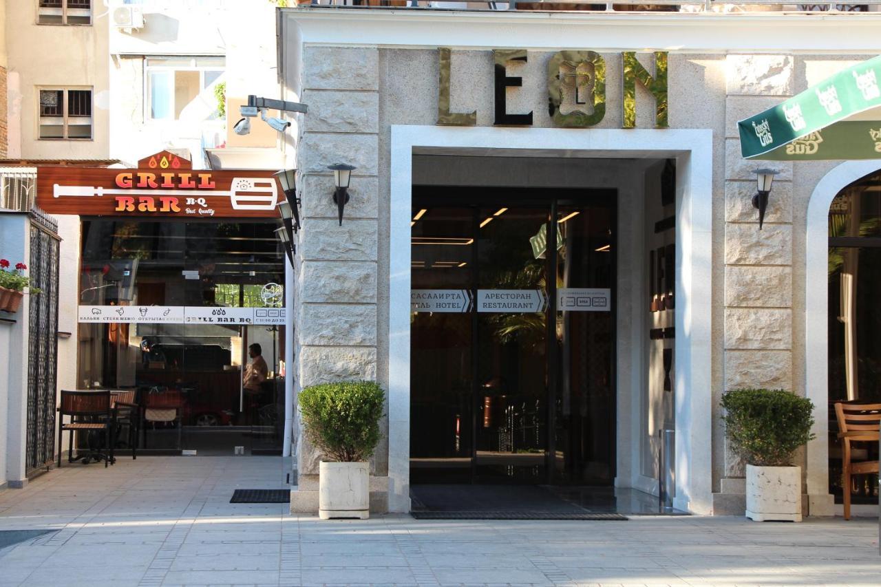 Leon Boutique Hotel Sukhumi Bagian luar foto