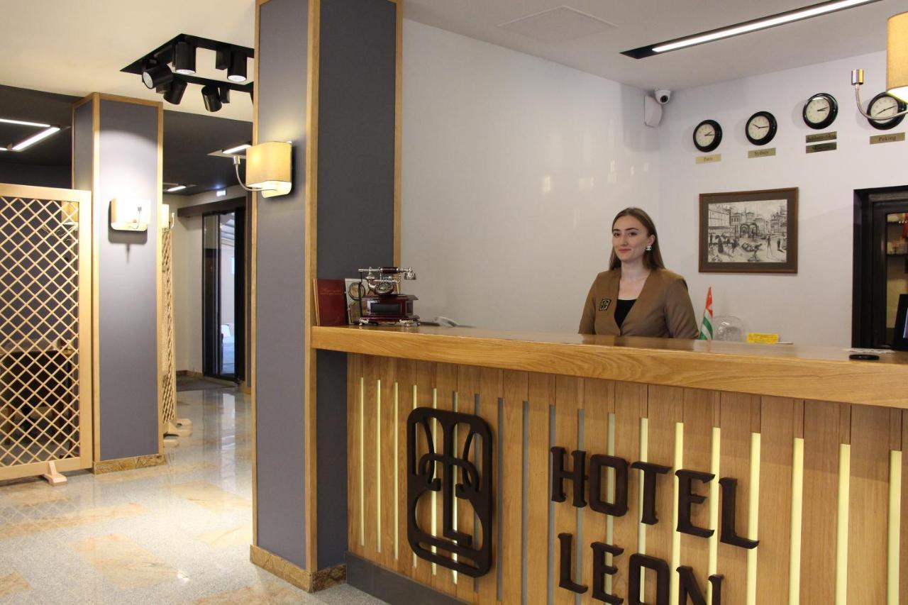 Leon Boutique Hotel Sukhumi Bagian luar foto