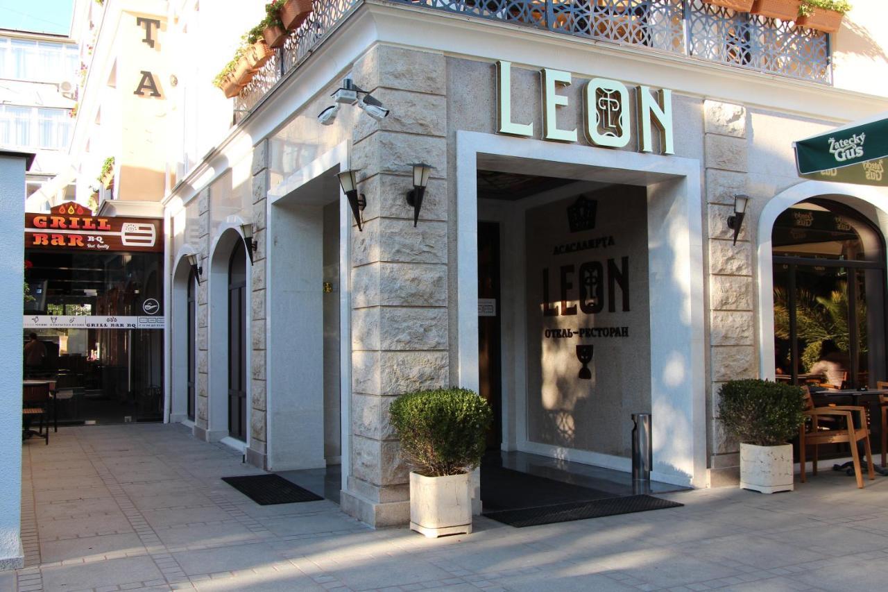 Leon Boutique Hotel Sukhumi Bagian luar foto