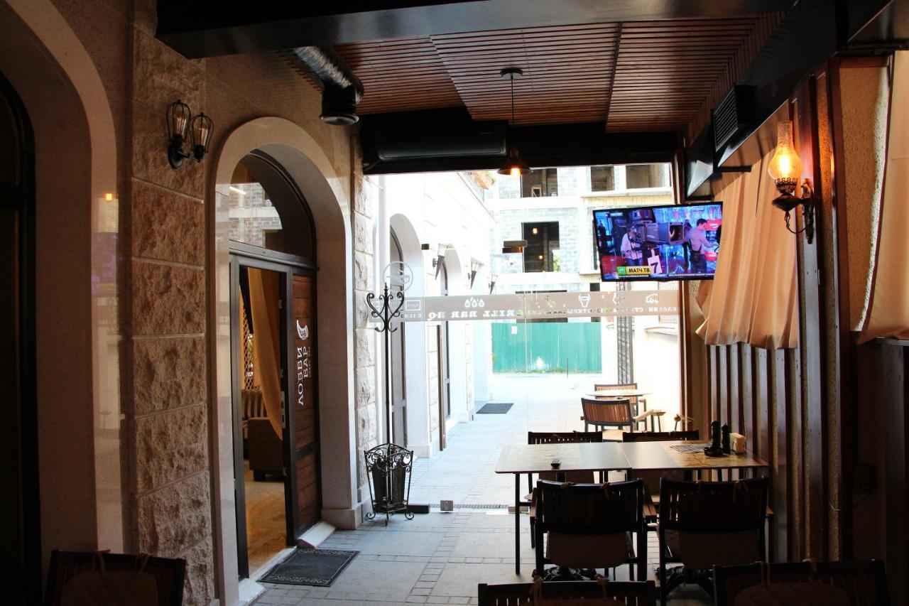 Leon Boutique Hotel Sukhumi Bagian luar foto