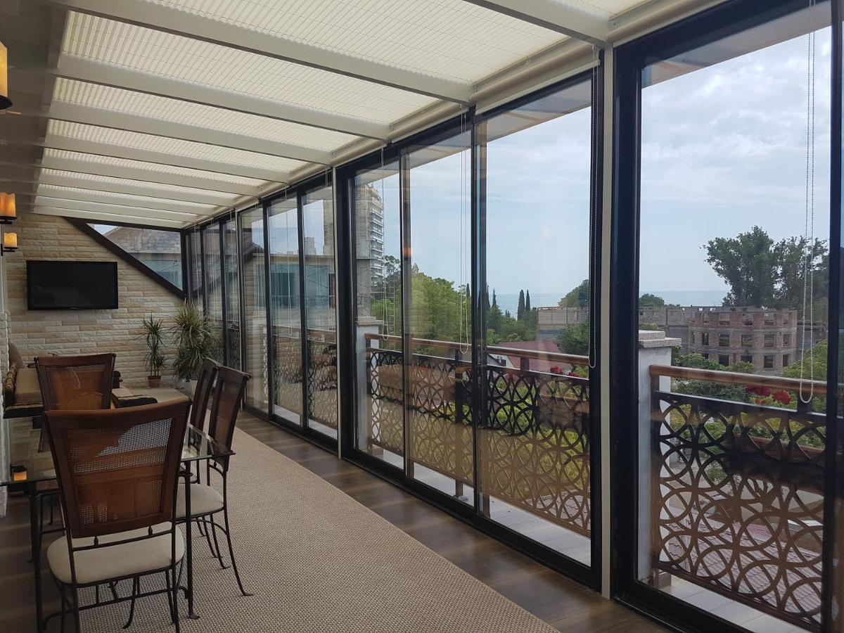 Leon Boutique Hotel Sukhumi Bagian luar foto