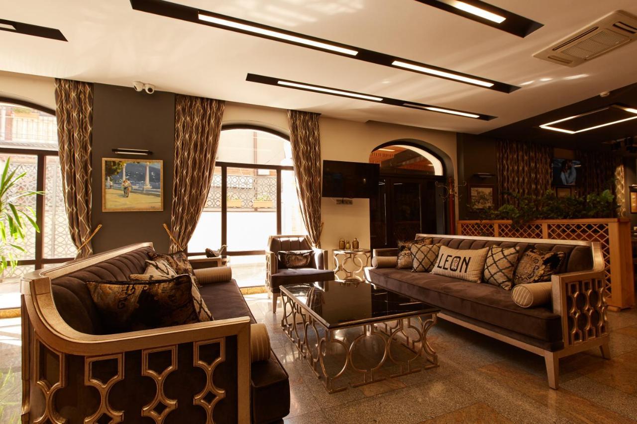 Leon Boutique Hotel Sukhumi Bagian luar foto