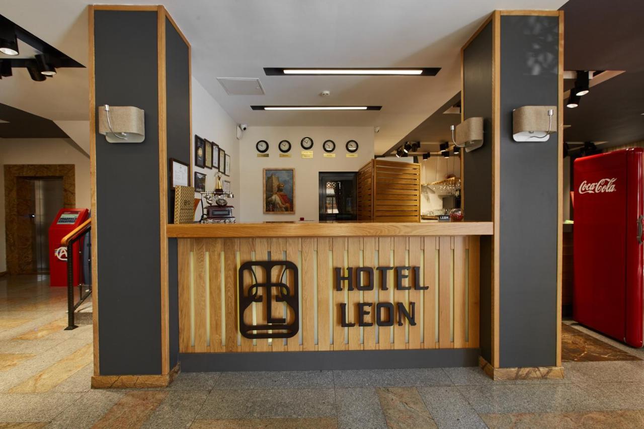 Leon Boutique Hotel Sukhumi Bagian luar foto