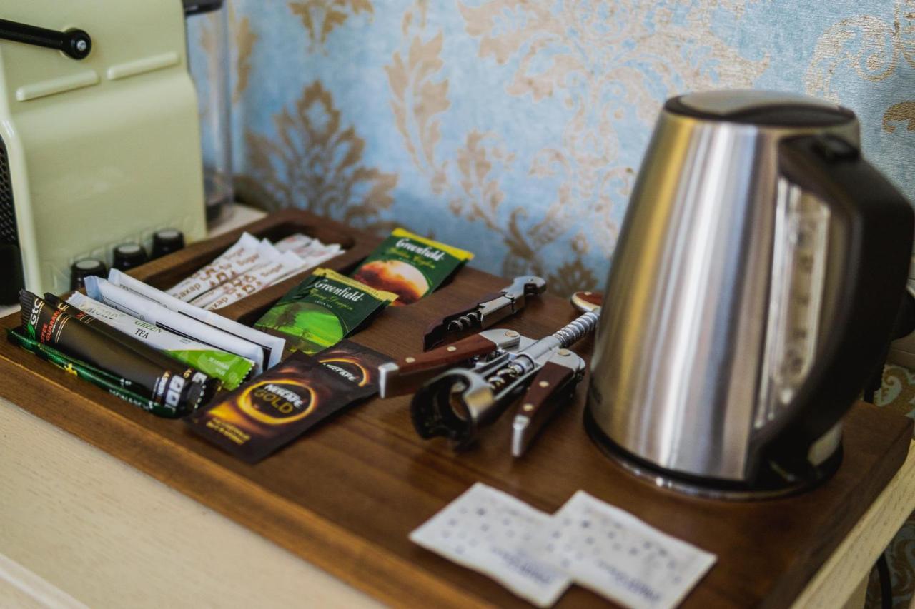 Leon Boutique Hotel Sukhumi Bagian luar foto