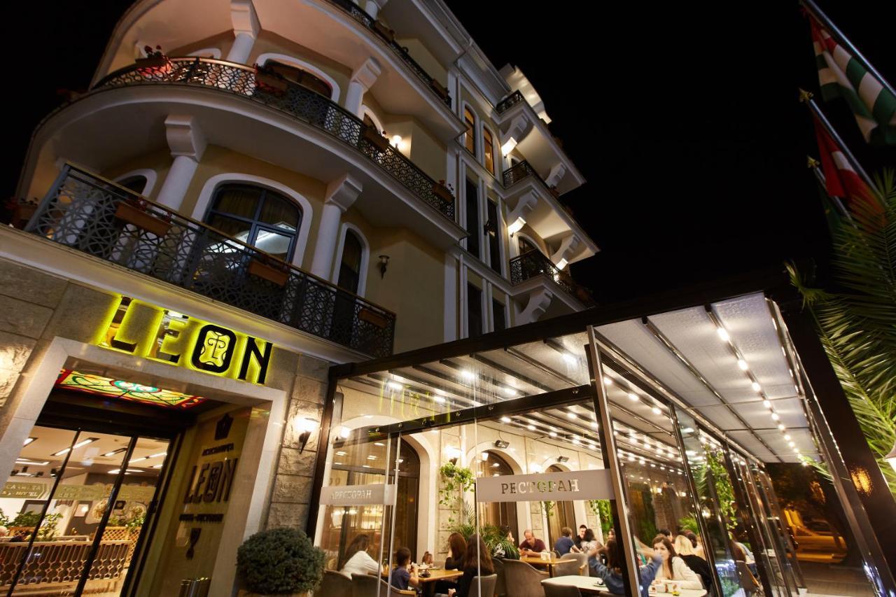 Leon Boutique Hotel Sukhumi Bagian luar foto