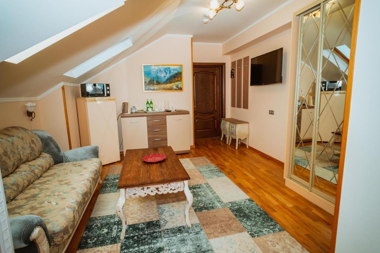 Leon Boutique Hotel Sukhumi Bagian luar foto
