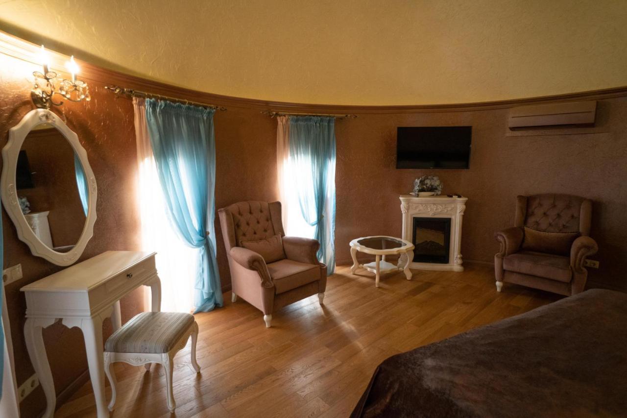 Leon Boutique Hotel Sukhumi Bagian luar foto