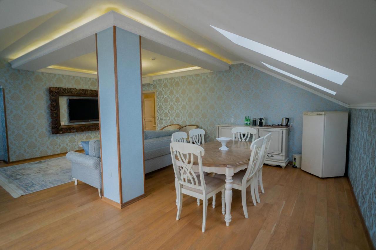 Leon Boutique Hotel Sukhumi Bagian luar foto