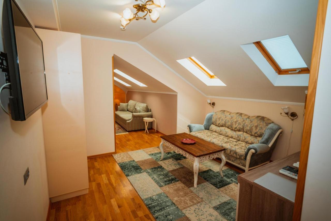 Leon Boutique Hotel Sukhumi Bagian luar foto