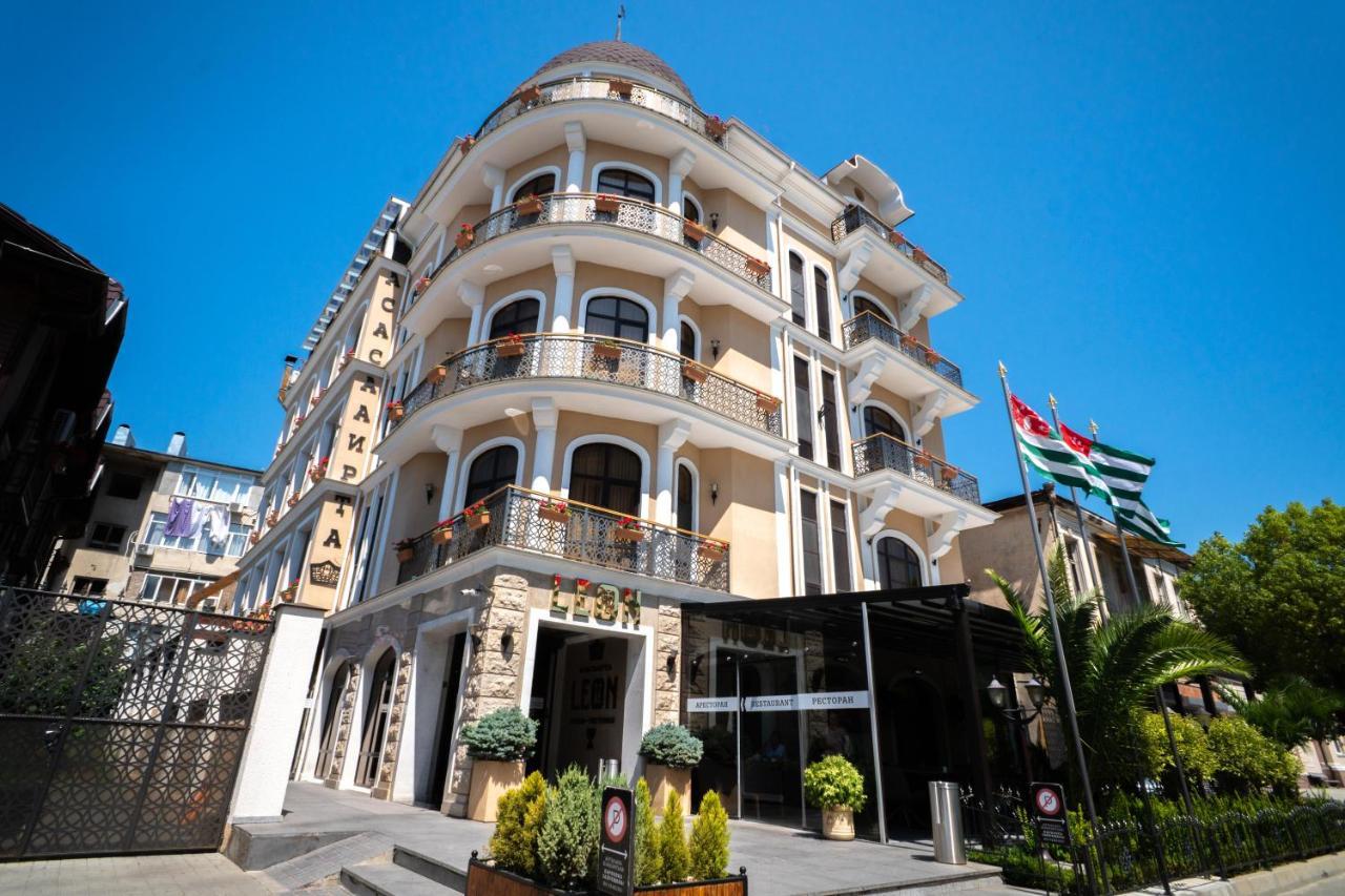 Leon Boutique Hotel Sukhumi Bagian luar foto