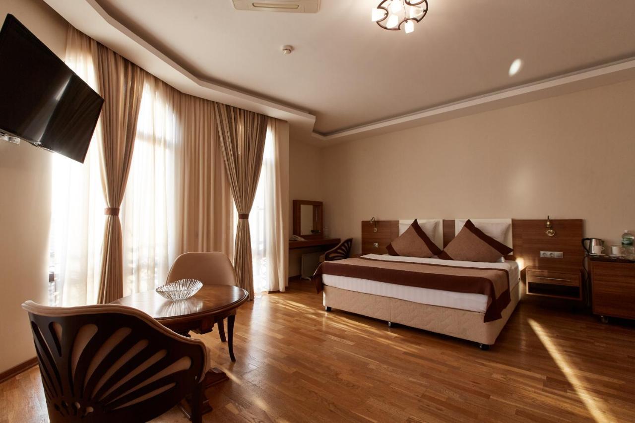 Leon Boutique Hotel Sukhumi Bagian luar foto