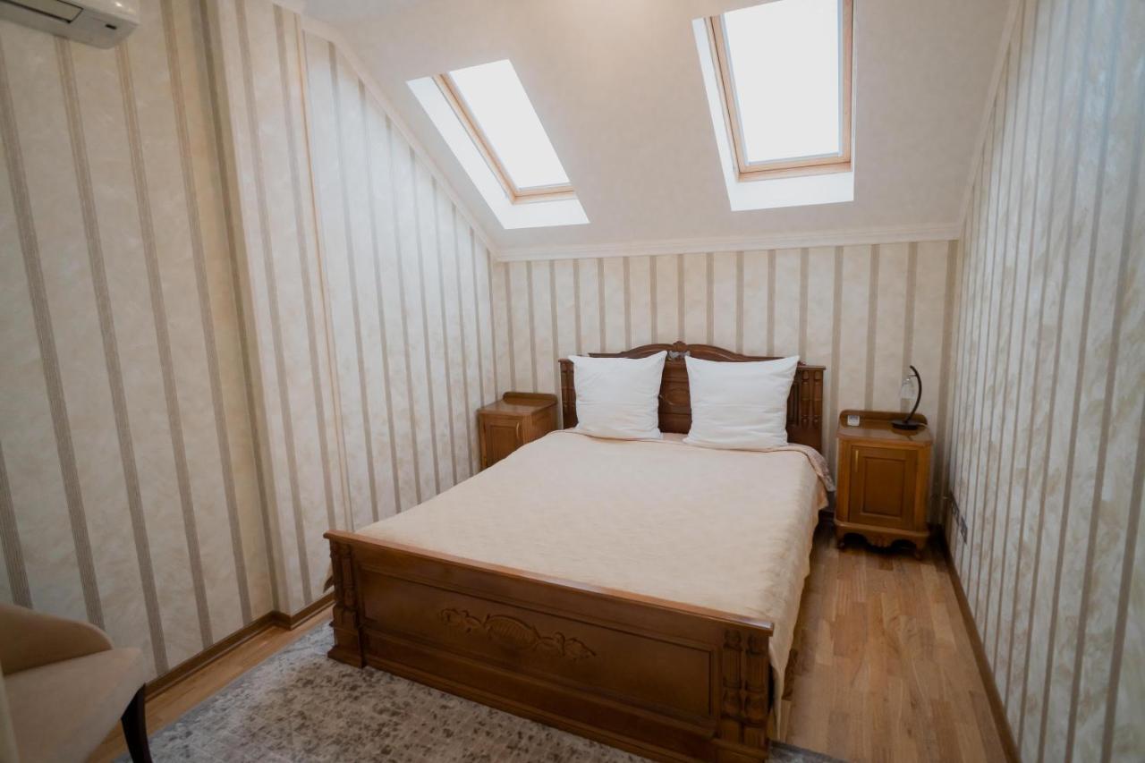 Leon Boutique Hotel Sukhumi Bagian luar foto