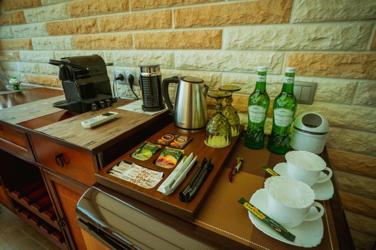 Leon Boutique Hotel Sukhumi Bagian luar foto