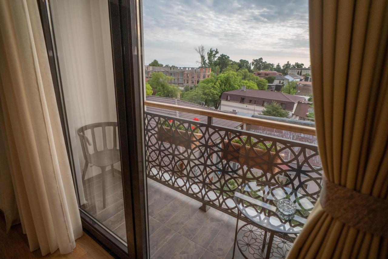 Leon Boutique Hotel Sukhumi Bagian luar foto